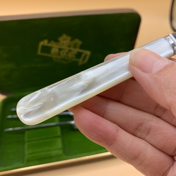 Vintage Stainless Sheffield England Knife Knives Set of 4 Pearl Handles 6” - Picture 3 of 8